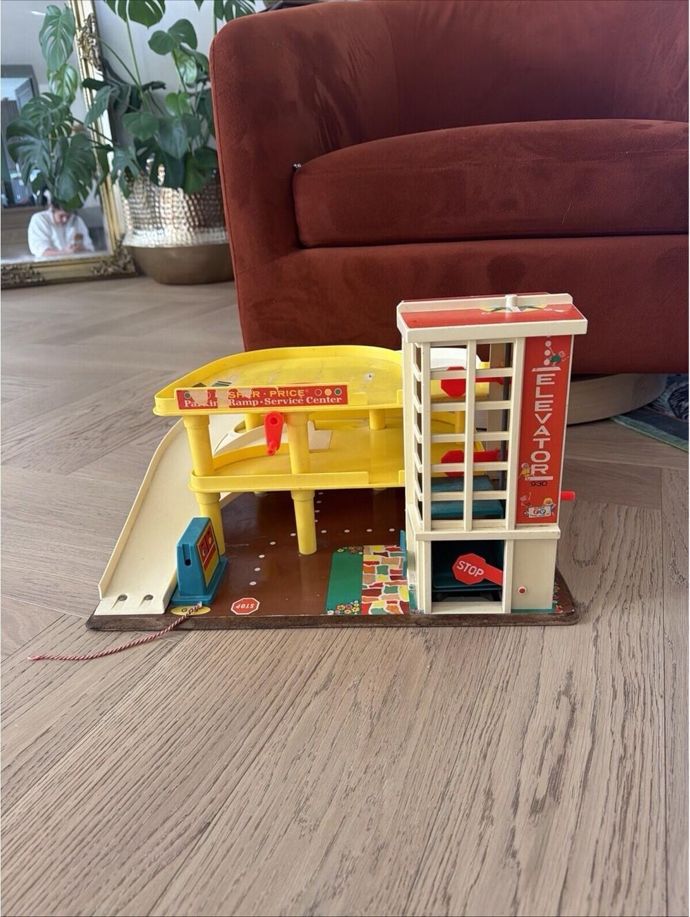 Vintage Fisher-Price Little People Play Family Action Garage! Bell And Lift Work